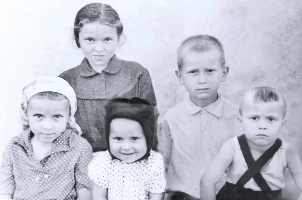 Балаларны яклау көне уңаеннан, үзебезнең бала чак фотолары белән уртаклашырга булдык😍