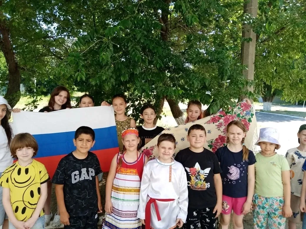 Накануне главного праздника страны 🇷🇺

В пришкольном лагере «Новое поколение» — особенная атмосфер
