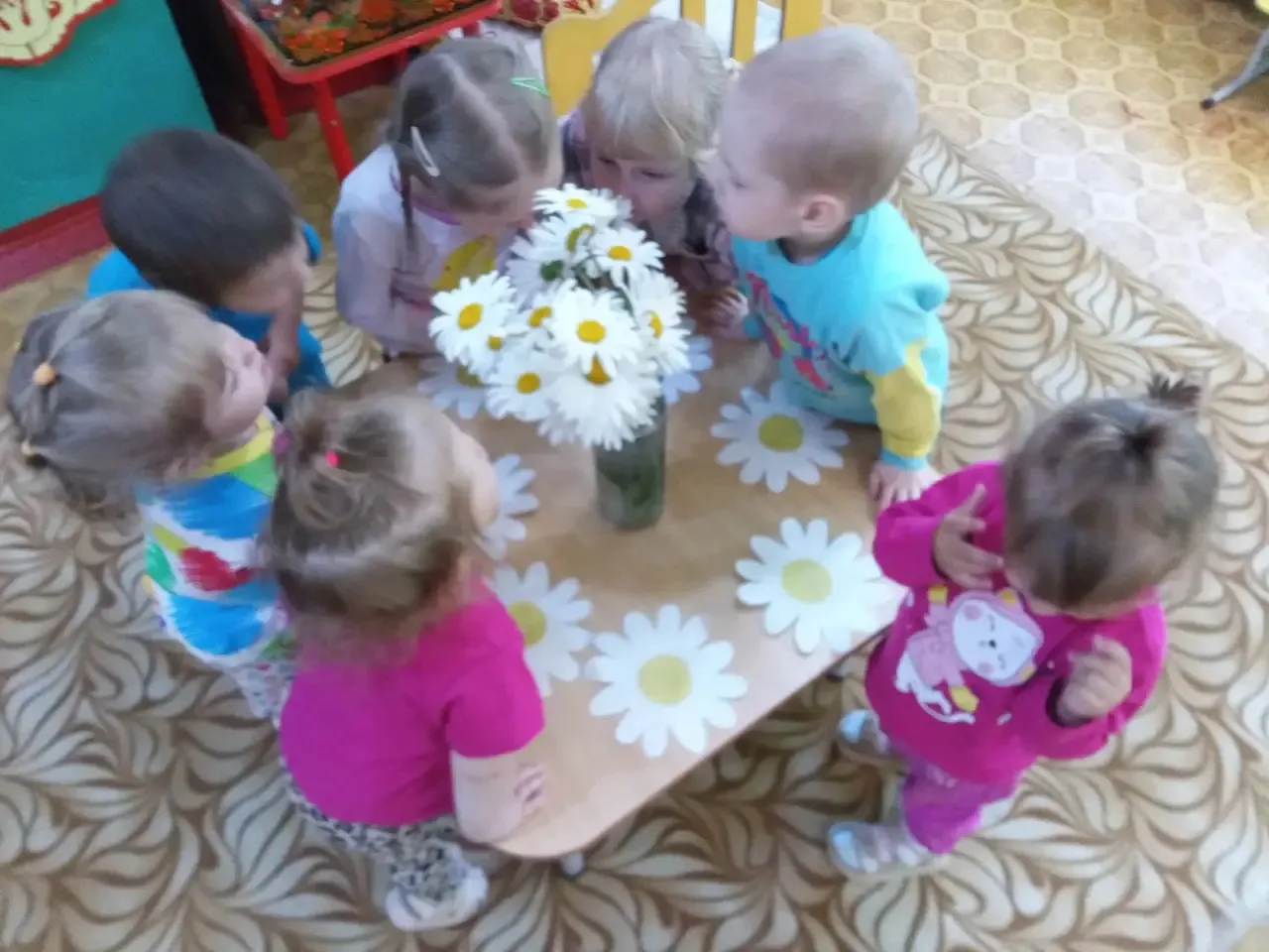 Семья - источник счастья и любви, помощи и поддержки с самого детства. И в минуты радости, и в минут