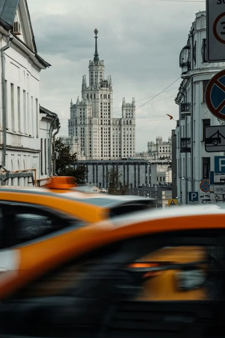 🏙 «Лето в ритме Москвы»: подборка вакансий в столице