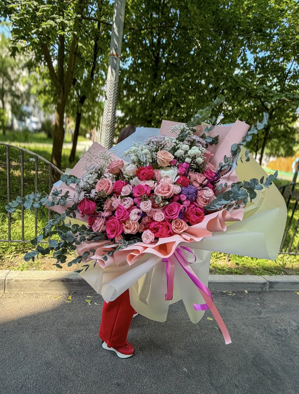 💖 Роскошный гигант с пионами, розами и экзотикой.
Премиальный букет для самых важных людей и незабы