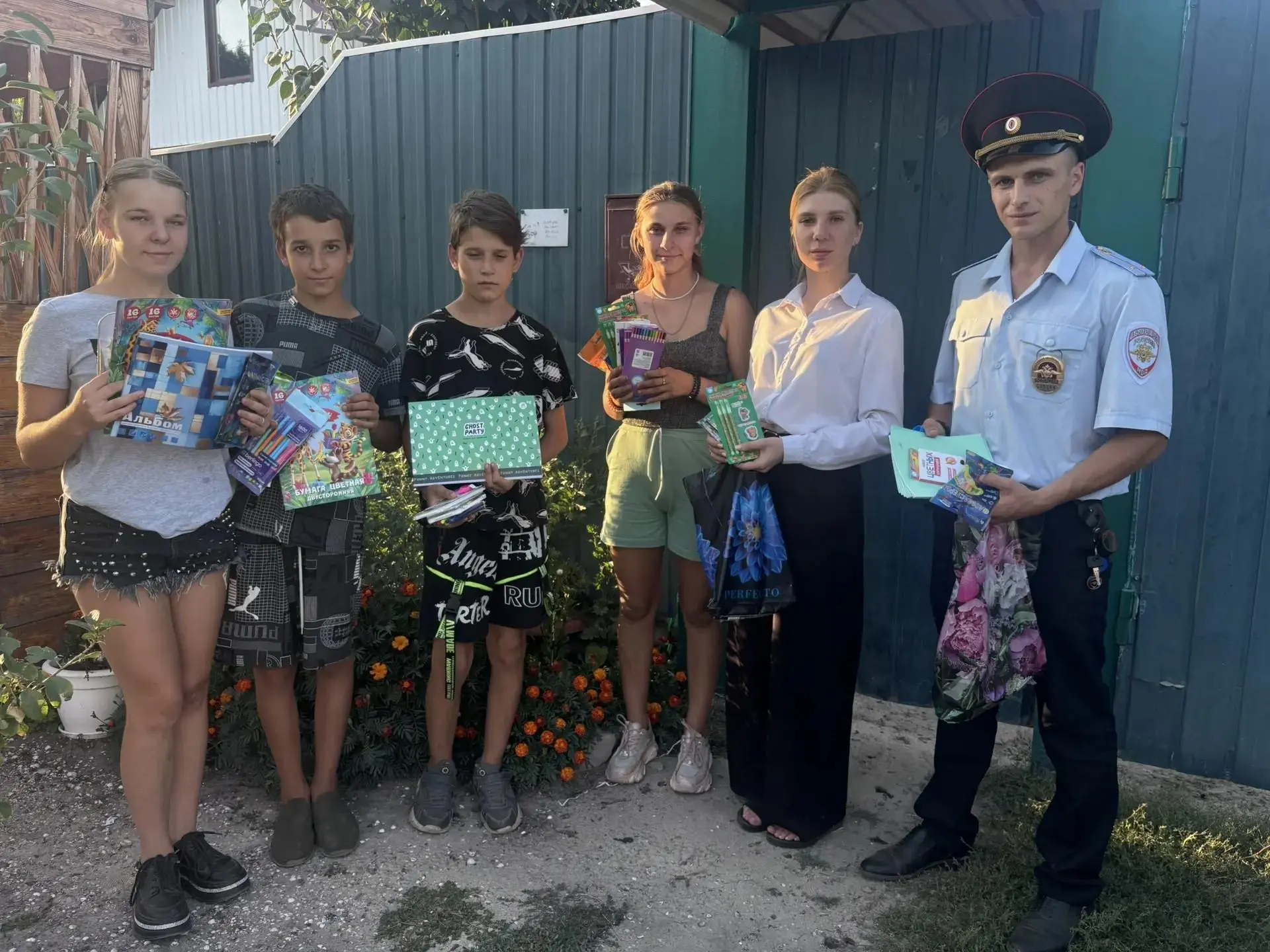 Ивановские волонтеры доставили гуманитарную помощь для школьников Марковского округа