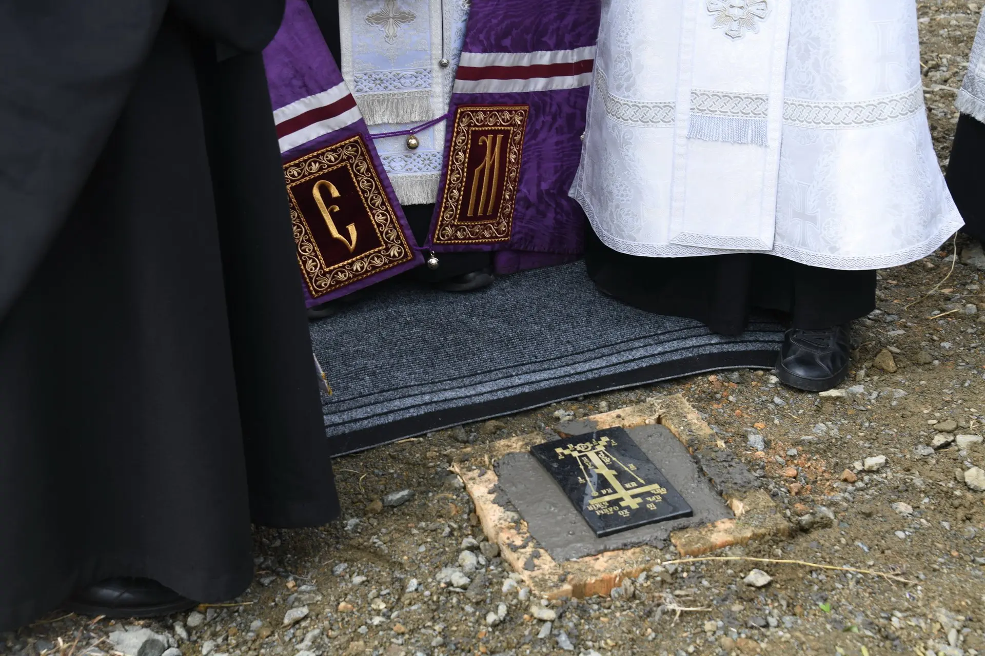 Первый камень заложили в основание храма Андрея Первозванного в Дарасуне