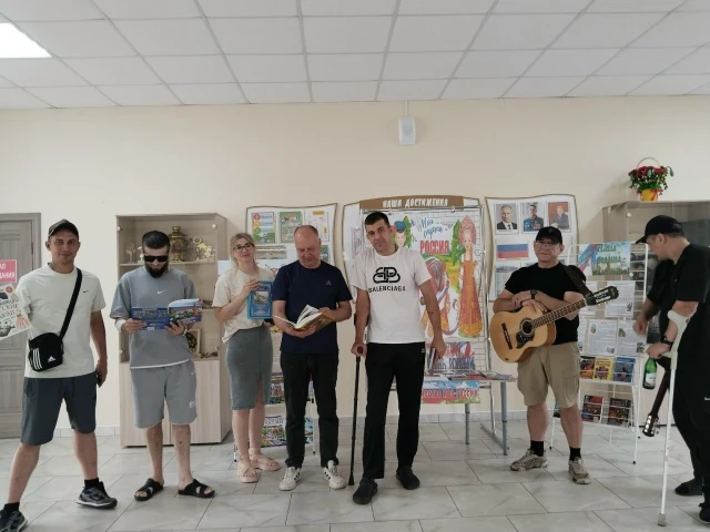 #Год_Единства_народов_России #Вместе_сильнее #День_России #Драгунская_библиотека #Ивнянский_мо
Сотру