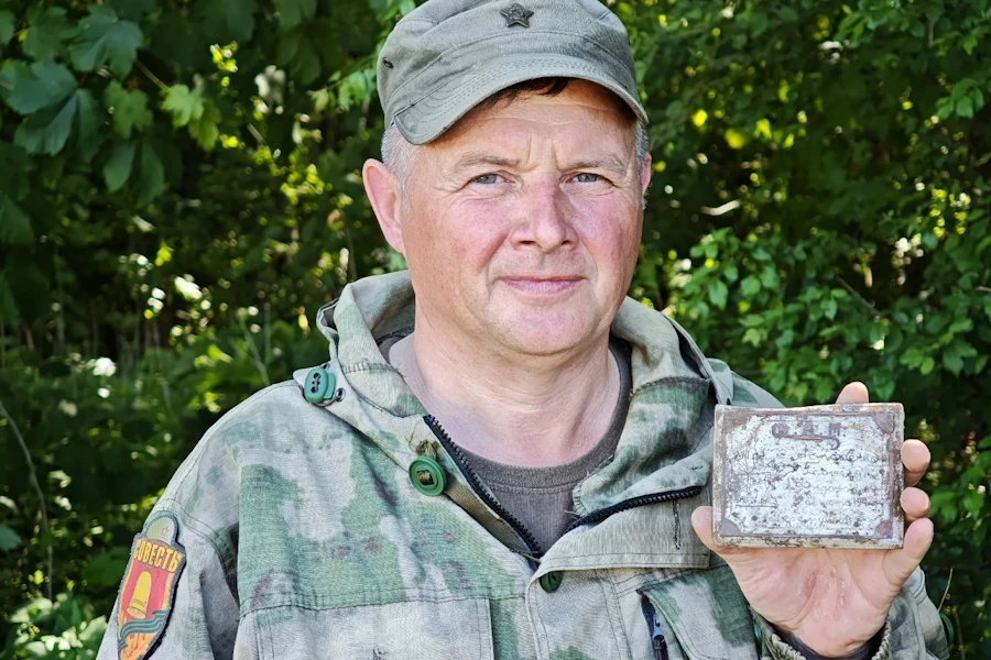 Калининградский поисковик передал в музей Красноярского края фронтовую реликвию