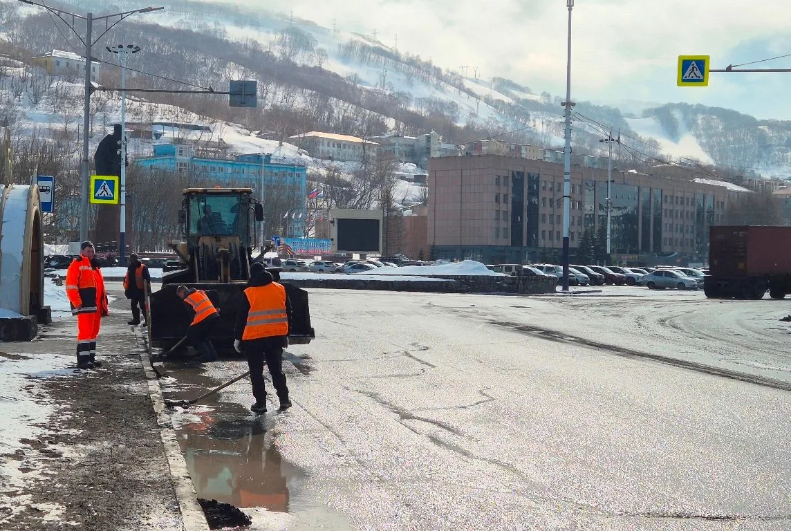 Сегодня в Петропавловске-Камчатском прошел очередной субботник. Основные работы по уборке сосредоточ