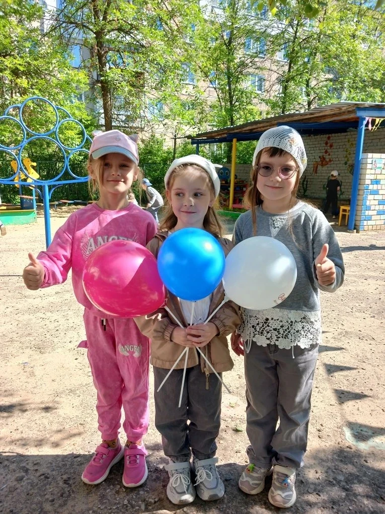 "Солнечный перезвон": как в нашем саду праздновали детство.
Сегодня наш детский сад превратился в ос