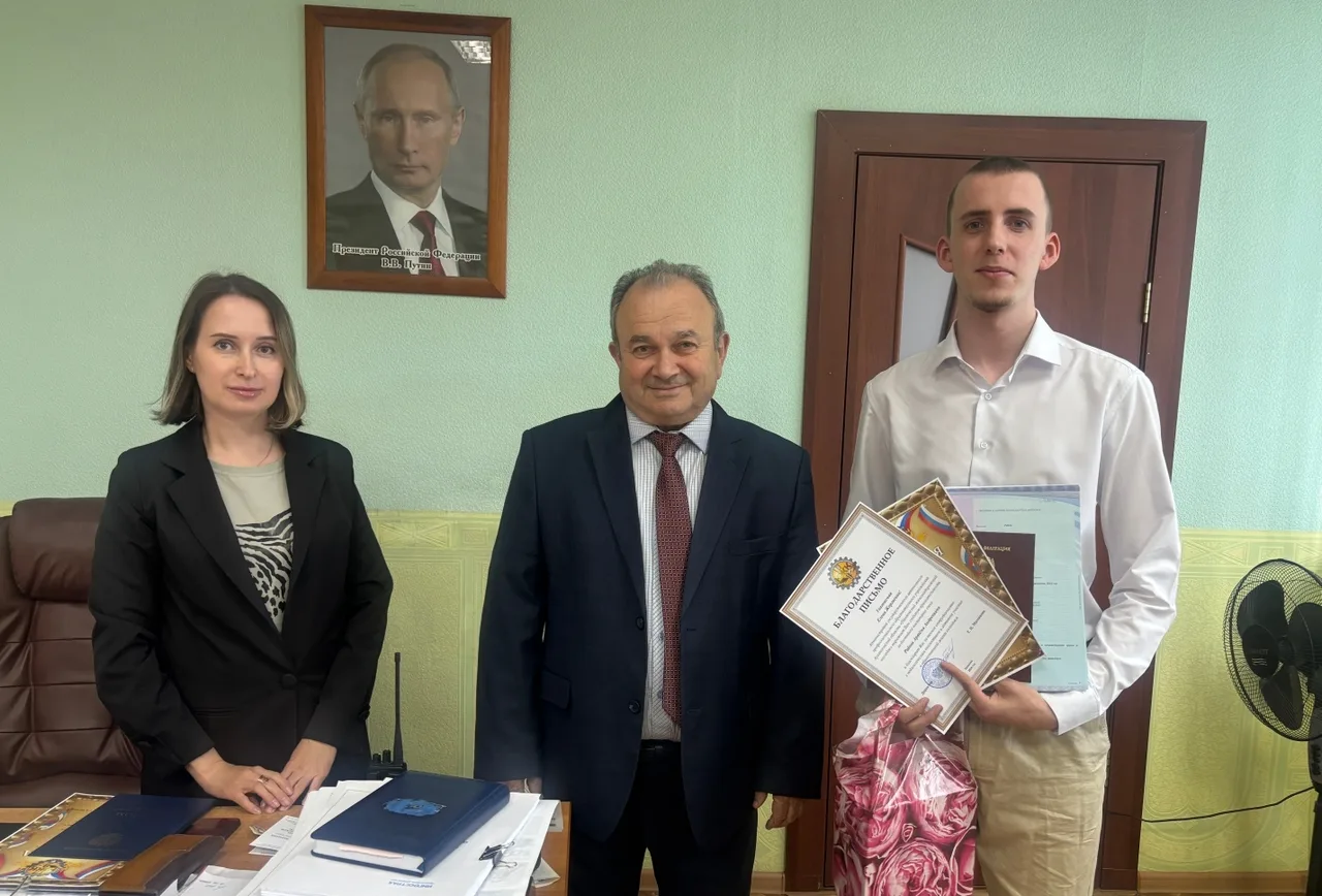 🎉Колледж досрочно вручил дипломы будущим солдатам

Сегодня в НЖК прошла церемония досрочного вручен