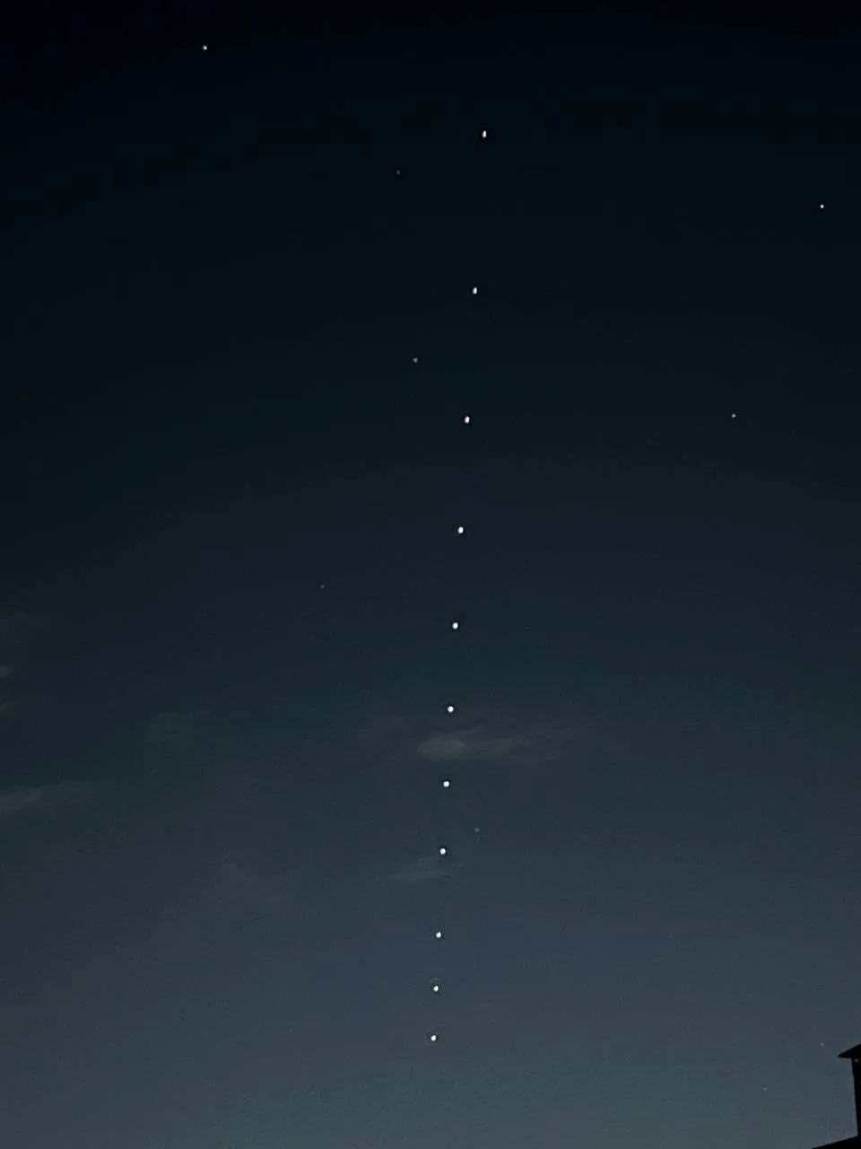 Спутники Starlink в небе над нами