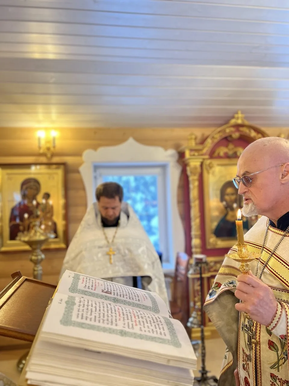 Сборник, страницы которого никогда не обветшают, слова, над которыми не властны века, —...