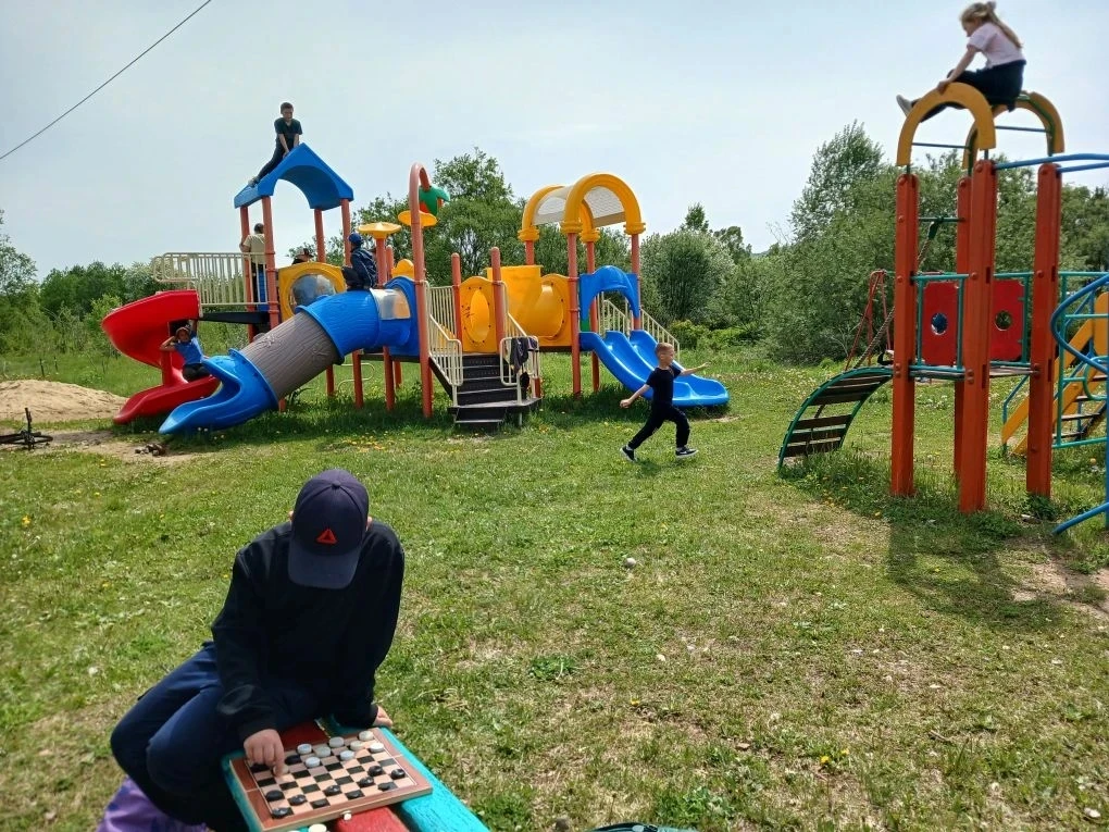 Игры по интересам, улыбки, музыка - идеальная формула нашего сегодняшнего утра! После ненастья након