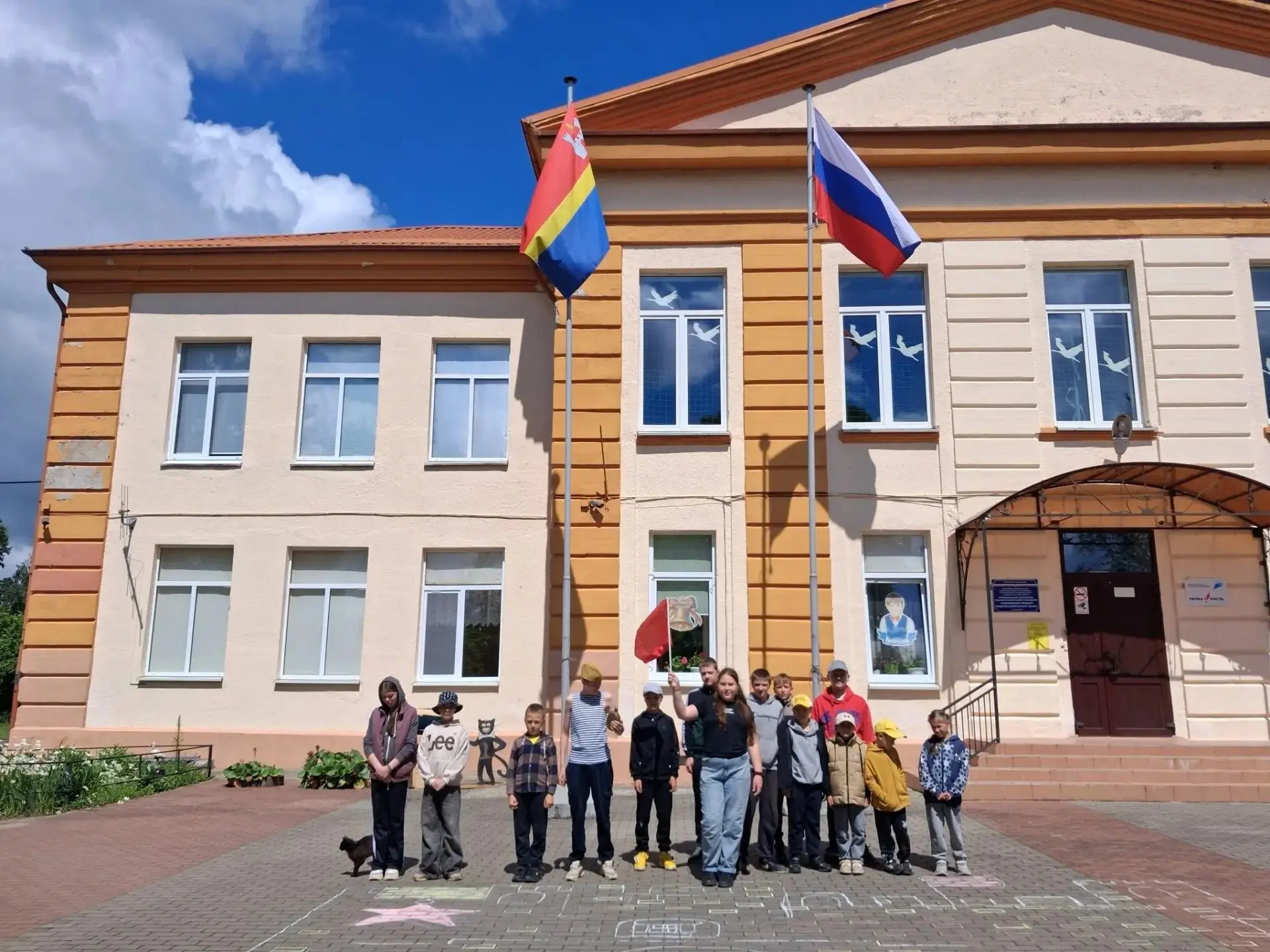 В рамках приближающегося Дня памяти и скорби отряд "Орлята России" и их наставники-пионеры, члены Дв