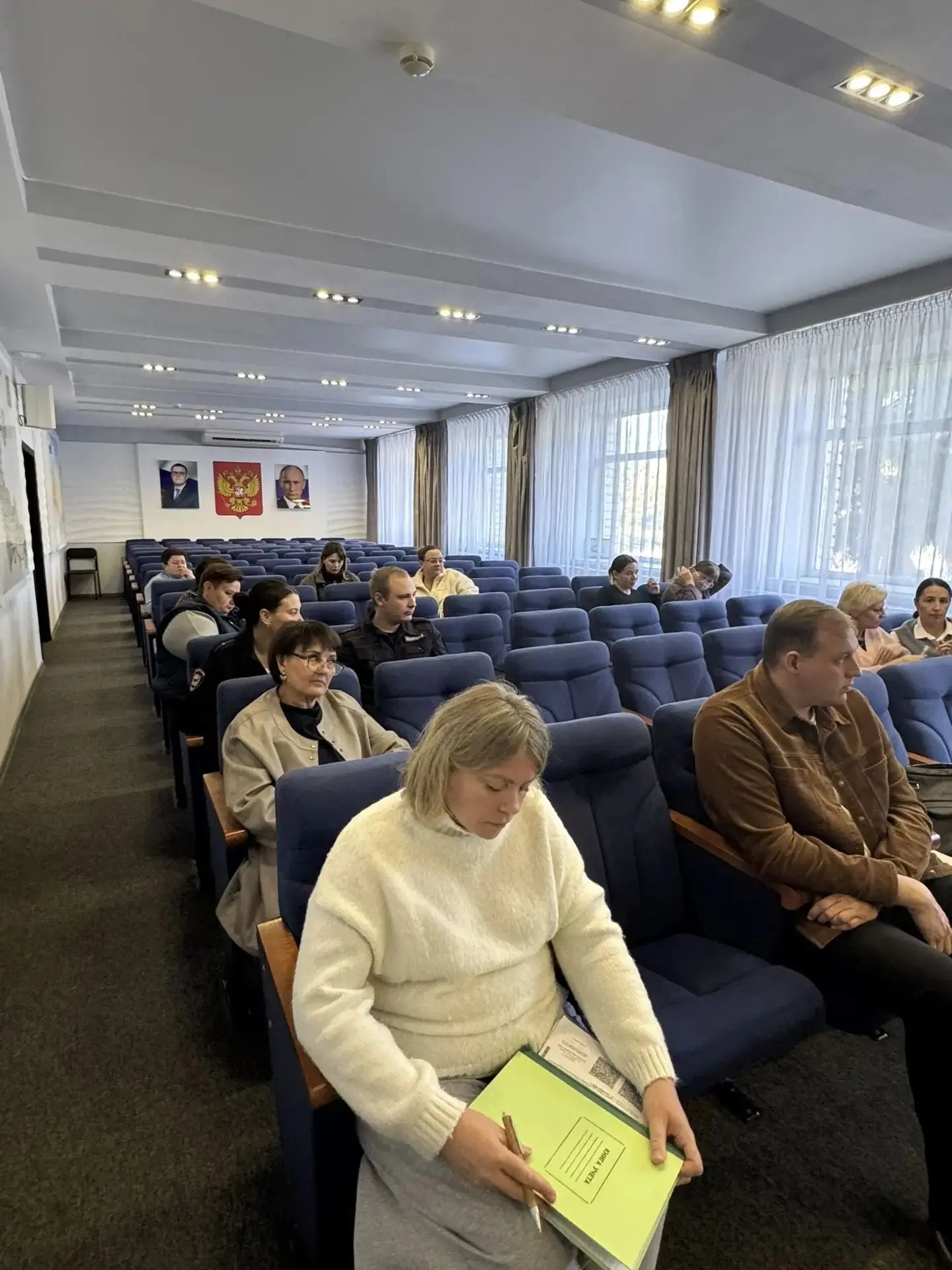 Сегодня на заседании комиссии по делам несовершеннолетних и защите их прав Людмила Юрье...