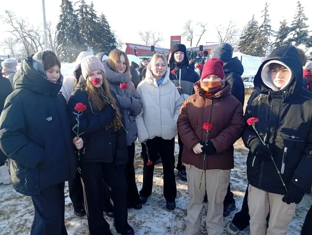 #СШ12_СталинградскаяБитва #СШ12_МыПатриоты #СШ12_ПомнимЧтимГордимся  🇷🇺Сегодня наши учащиеся  почтил