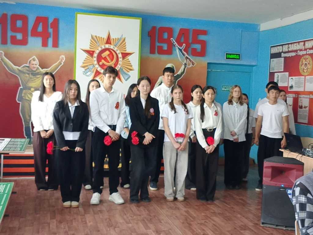 В Володарской СОШ №2 торжественно открыли три Парты Героев  В Володарской средней общеобразовательно