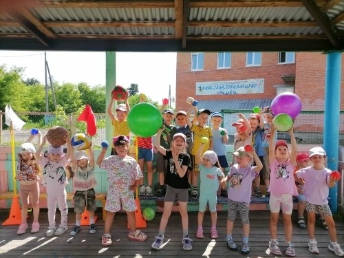 🎉 «День мяча» в старшей группе — праздник движения и творчества! 🎉

Игры с мячом — это не только в
