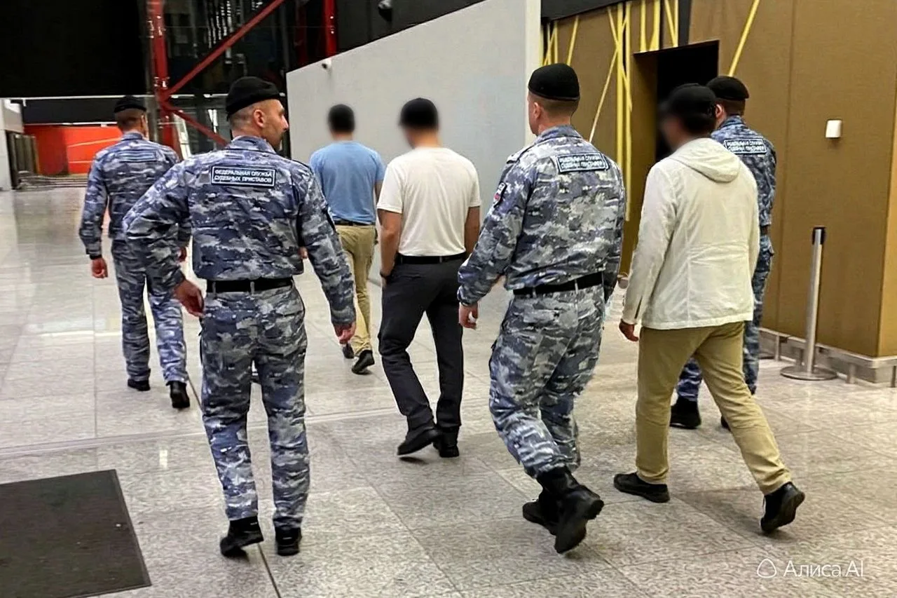 Из Заполярья — на родину: приставы выдворили 57 иностранцев