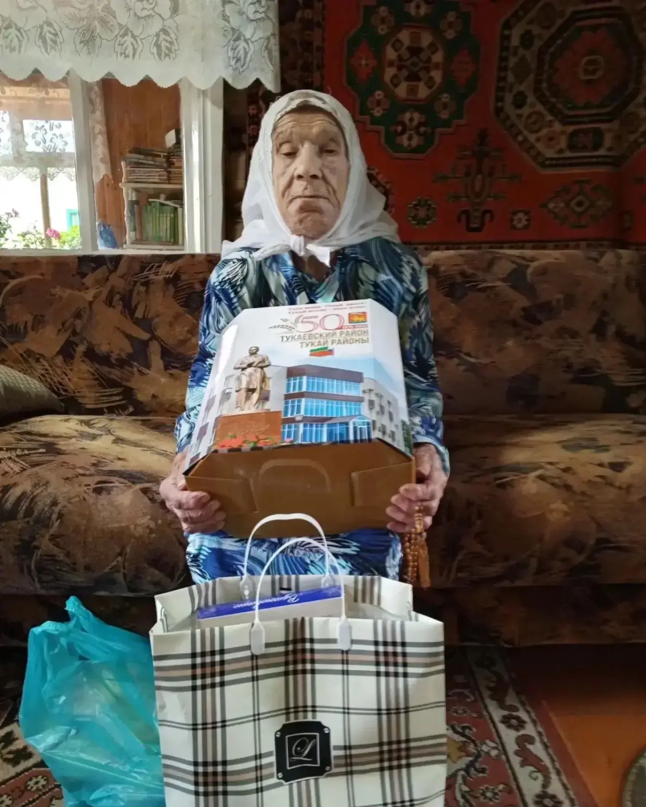 100 лет мудрости: в День учителя в Тукаевском районе поздравили легендарного педагога!