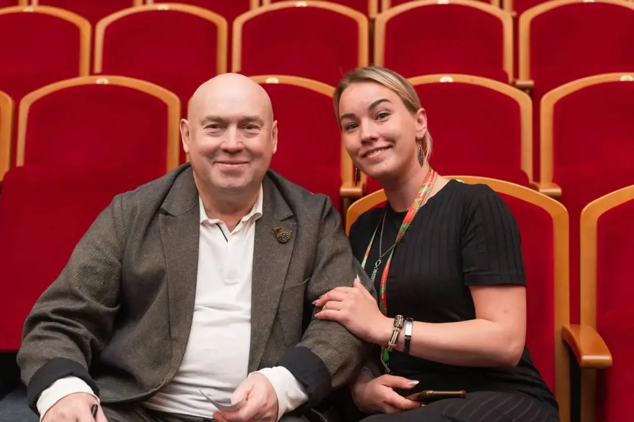 Случайности не случайны! 🎭

Узнаёте? 
На фестивале Светлана познакомилась с живой легендой — народн