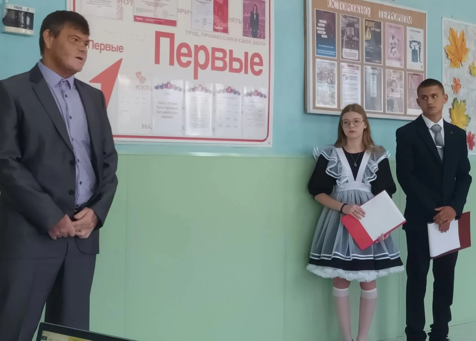 1 сентября  для обучающихся МБОУ « Светочниковской СОШ » прошла торжественная линейка, ...