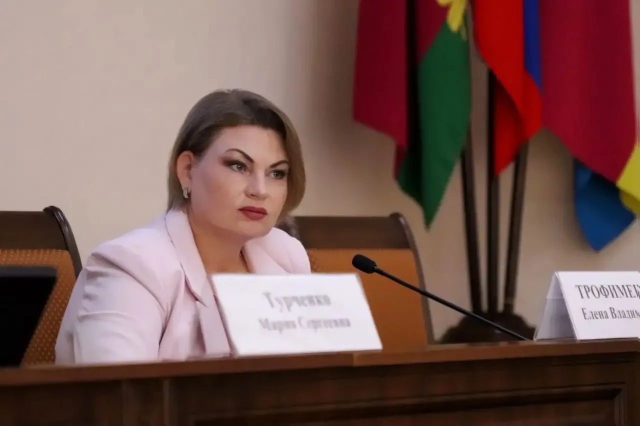Решение покинуть свой пост приняла заместитель главы Трофименко Елена Владимировна, кур...