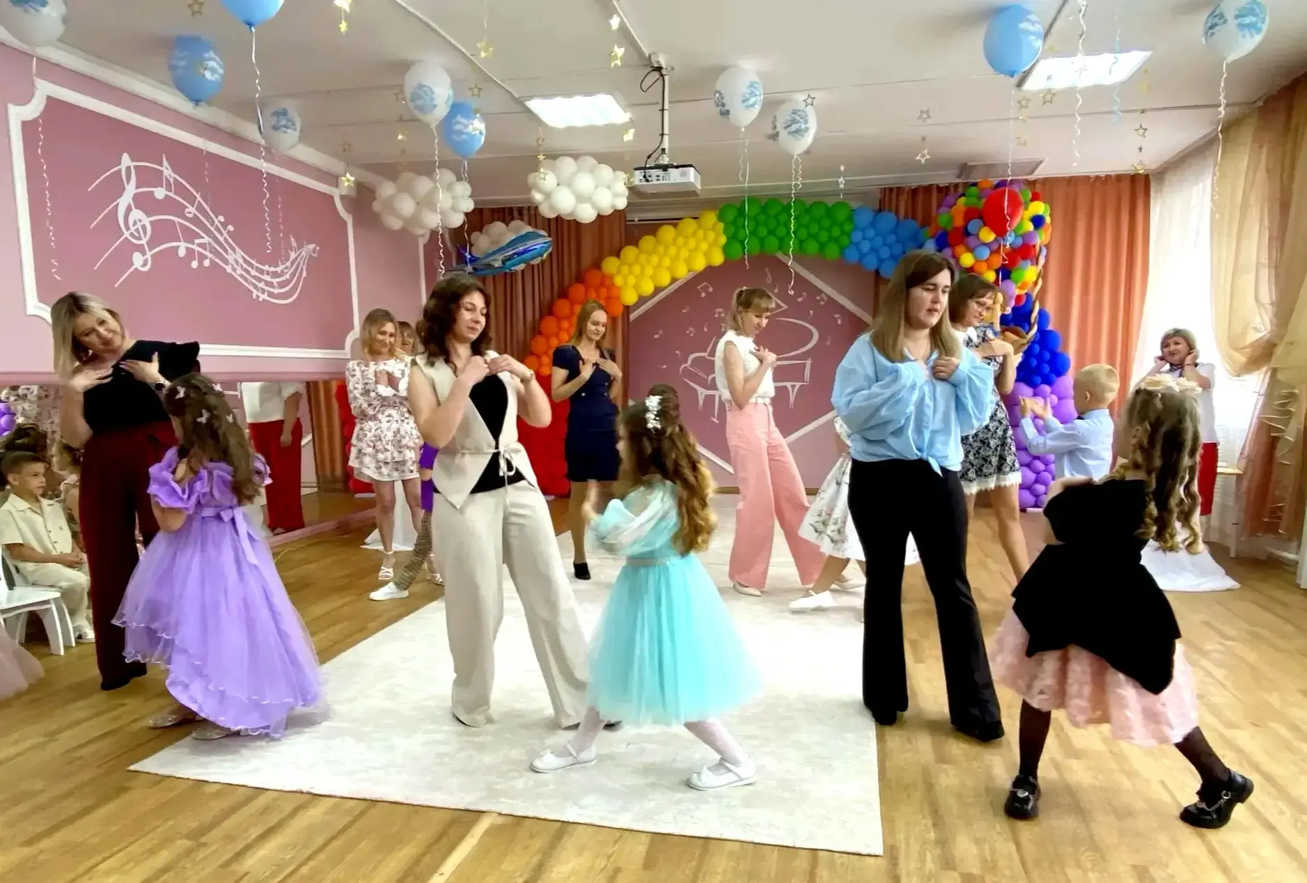 💫 27 мая в МБДОУ детский сад №39 г. Ельца состоялось "Большое шоу", которое надолго ос...