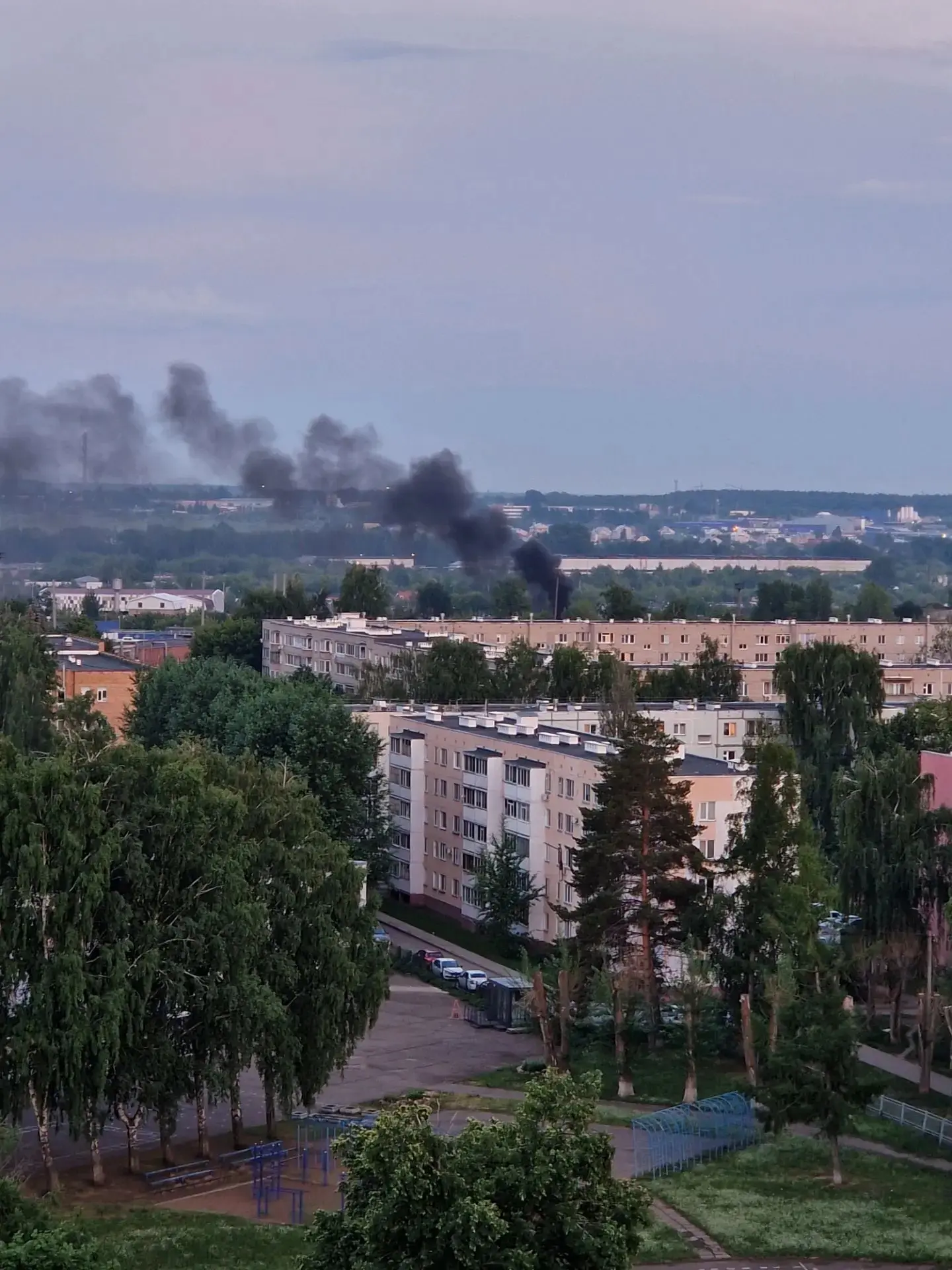 Что загорелось, кто в курсе?
Видно с Химиков, 22 с 12 этажа