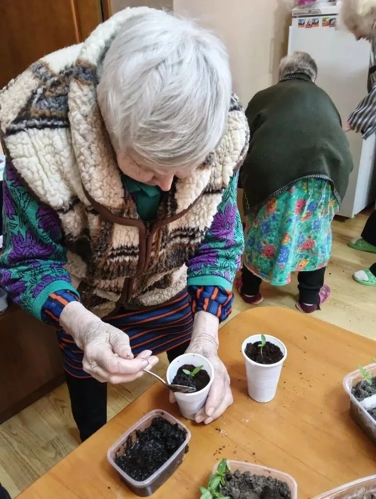 ✨Забота о будущем урожае ⁣ 🏡🌱Проживающие Холмовского дома-интерната для престарелых и инвалидов успе