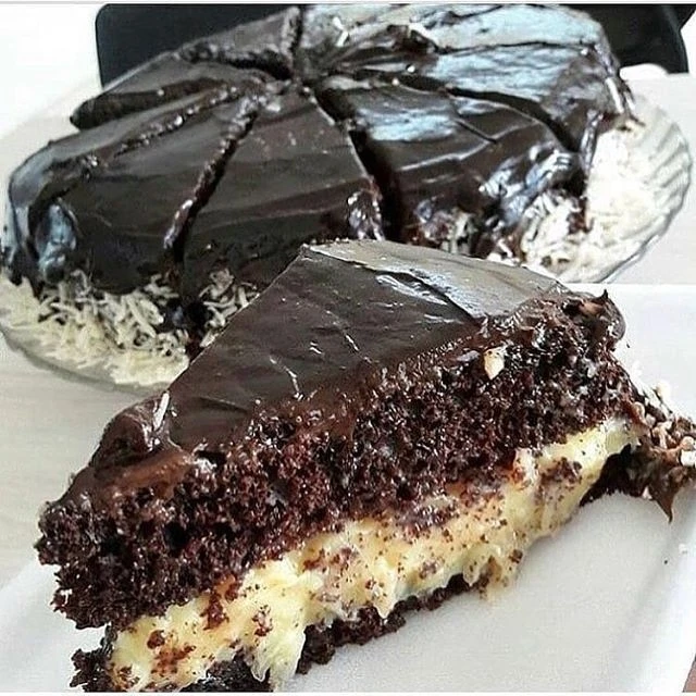 "Кокосовый торт с шоколадным коржом — нежный и сочный" 🍰🥥
