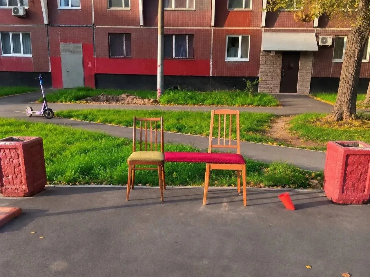 🌙 ❤‍🩹 Пенсионер сам сделал остановку удобнее для людей