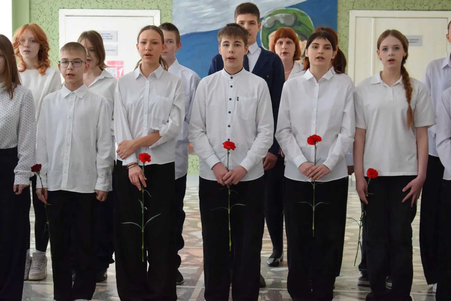 📚🇷🇺 В нашей школе появилась Парта Героя   В МАОУ СШ №93 торжественно открыта Парта Героя, посвящённа