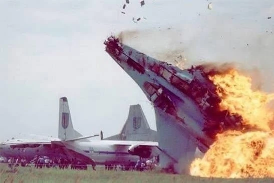 СКНИЛОВСКАЯ КАТАСТРОФА ....... 💥💥💥

27 июля 2002 года на аэродроме в Скнилове произошло авиашоу, 