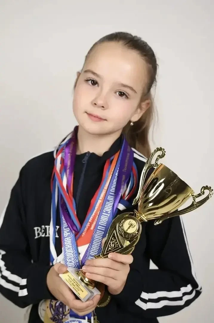 🌟 Первые из первых! 🌟

🎉 Ученицы нашей школы Алиханова Эмилия (3Б) и Волкова Полина (6В) первыми 