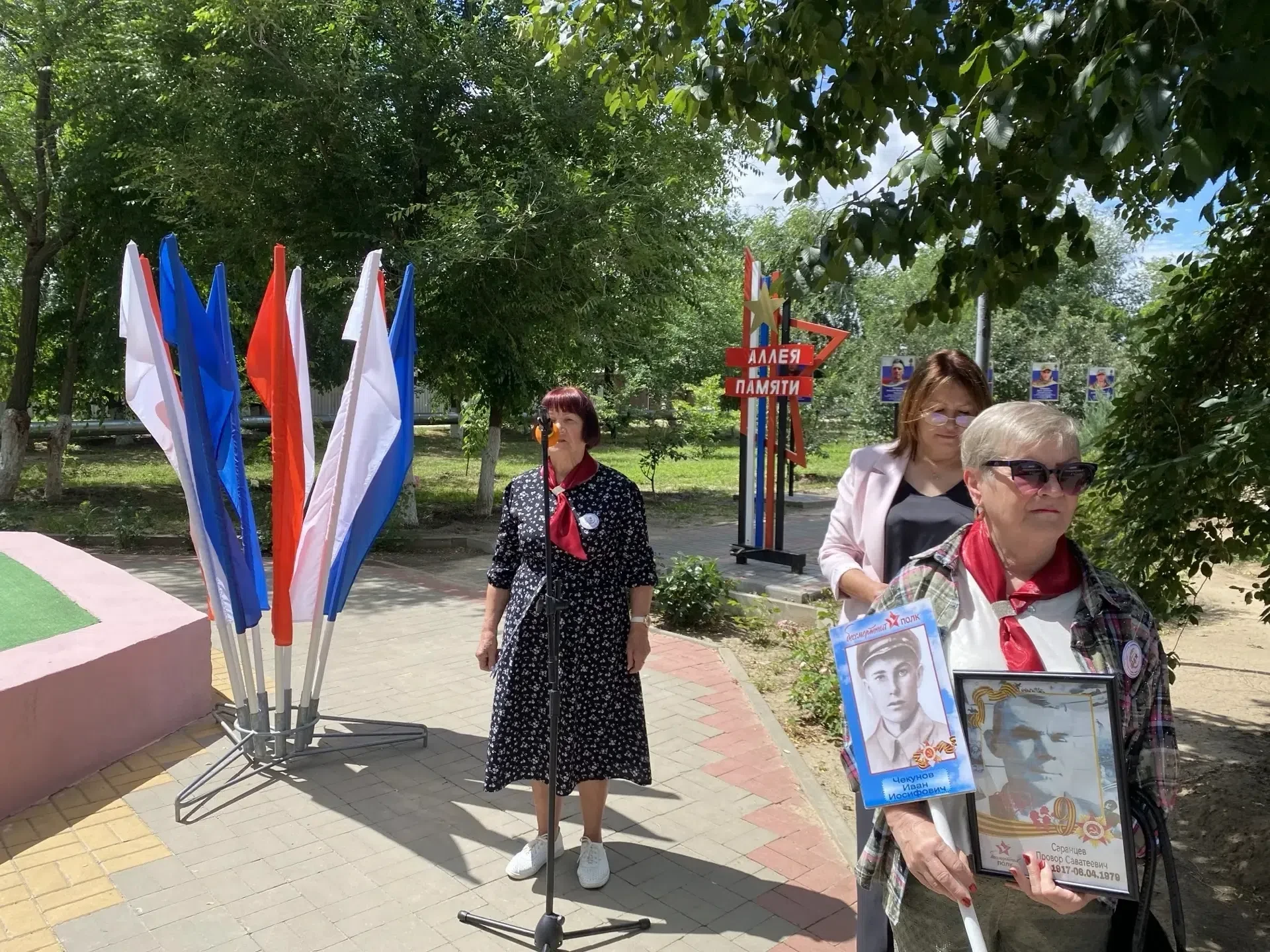 Митинг "Времен связующая нить".

Сегодня у памятного знака воинам-землякам в п. Котлубань прошёл мит