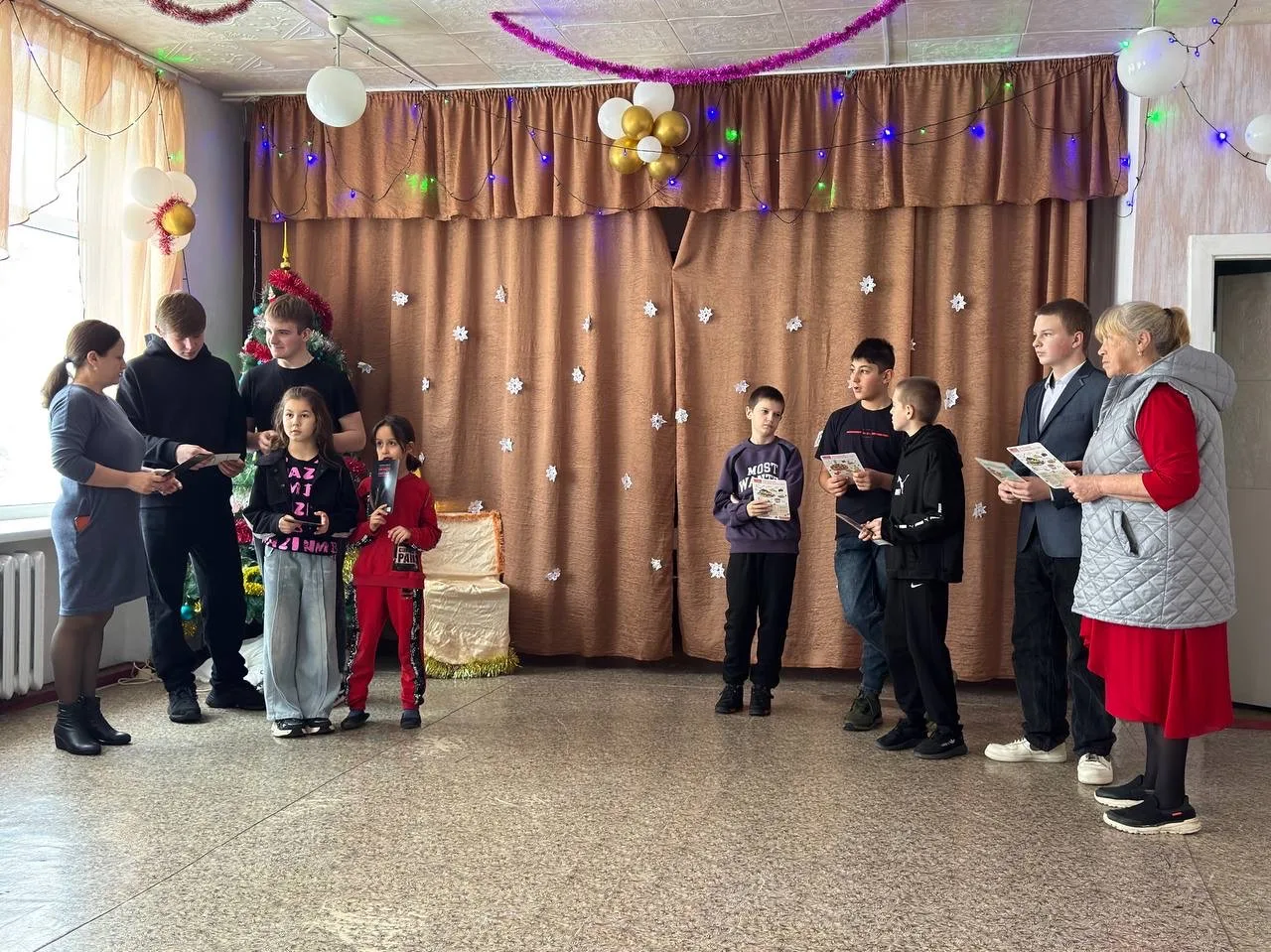 Новогодний КВН в школе...🎊