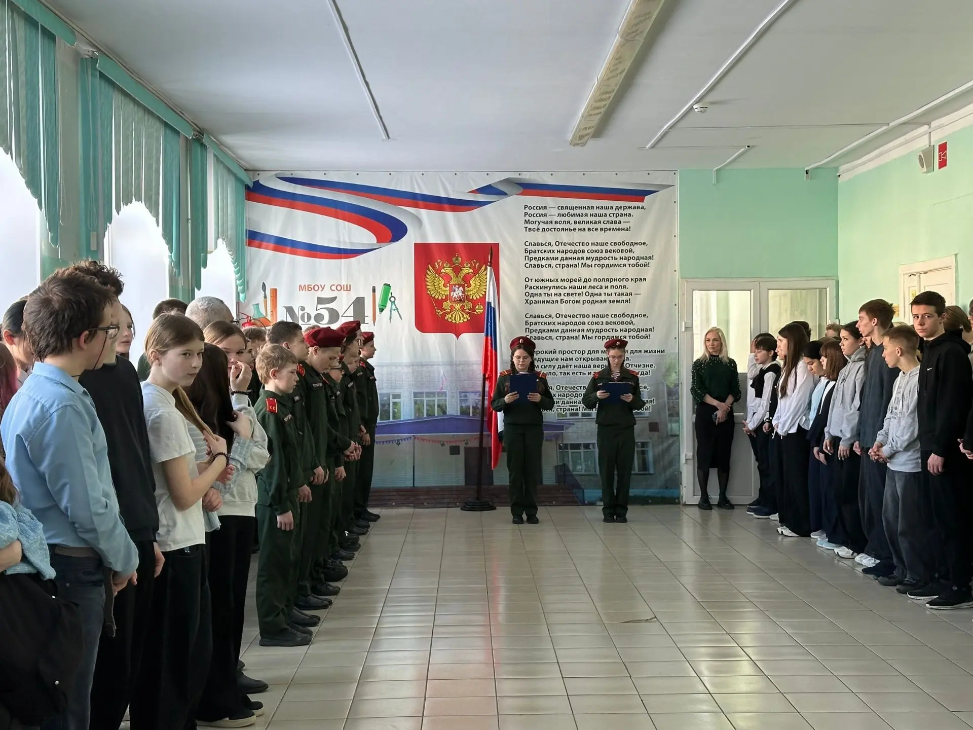 Крымская весна в нашей школе! Сегодня, в нашей школе прошла торжественная линейка, посв...