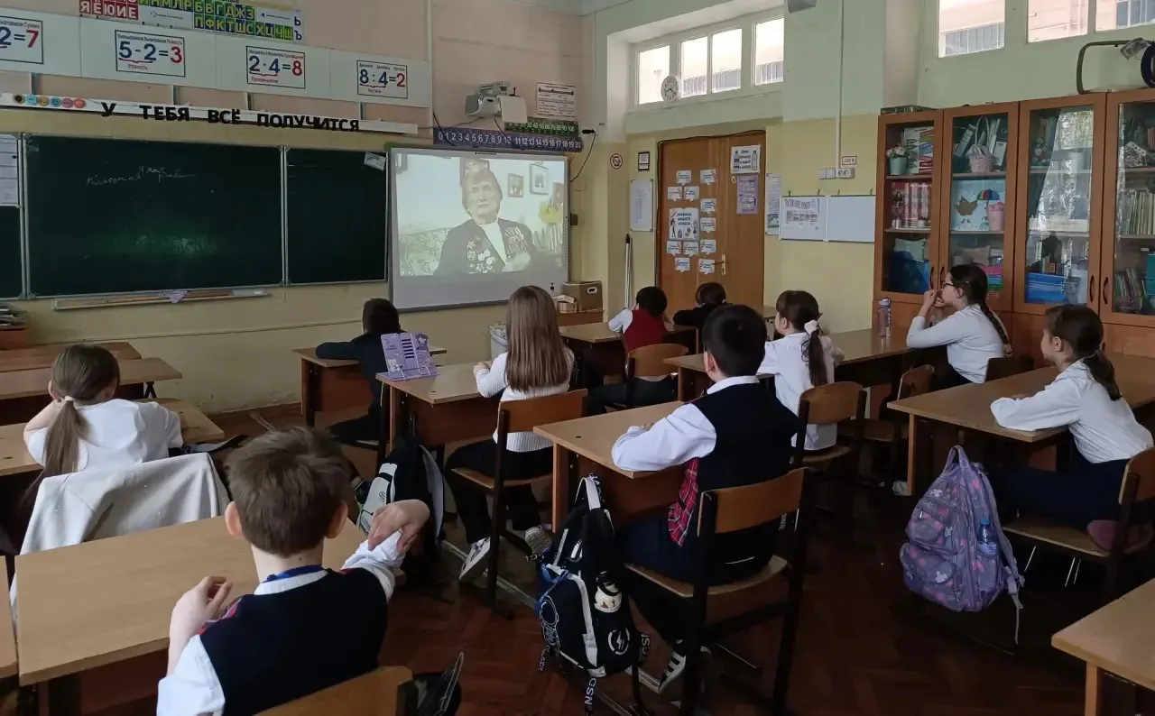 📸 Разговоры о важном: «Песни о войне. Ко Дню Победы» 🎶🇷🇺 Традиционно понедельник в Гимназии №24 нача