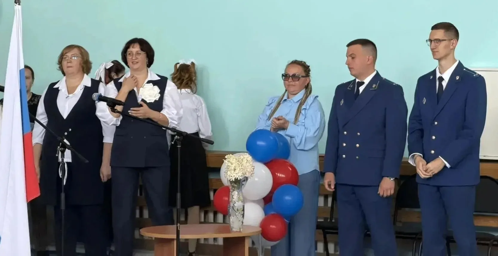 День знаний объединил Верхнекетский район: в школах прошли праздничные линейки и «Разго...