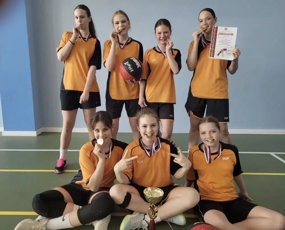 Ура 🥳 Победа 🥇   🎊Команда девочек МАОУ СОШ №6 г. Южно-Сахалинска стала победителем 🏆 в соревнованиях