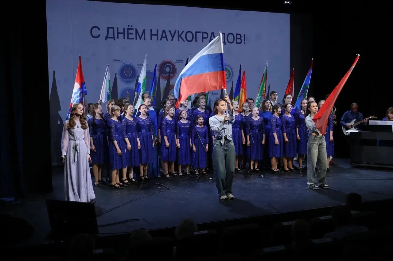 🎼✨ ХОР «АКВАРЕЛЬ» И АРИНА ГОЛЫБИНА ВЫСТУПИЛИ НА ДНЕ НАУКОГРАДОВ В МФТИ

9 июня в главном корпусе МФ