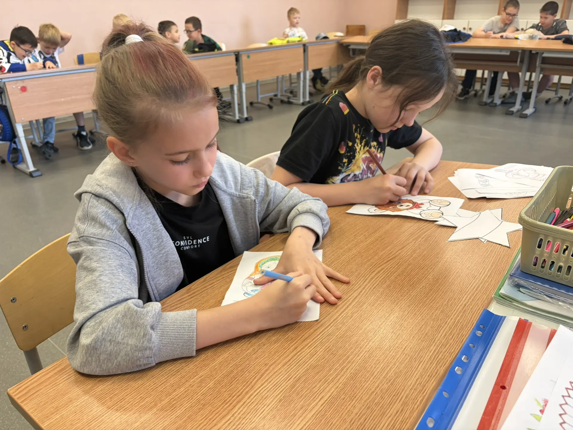 Мастер-класс «Окна России»🇷🇺

Отряды летнего лагеря приняли участие в акции ко Дню России «Окна Ро