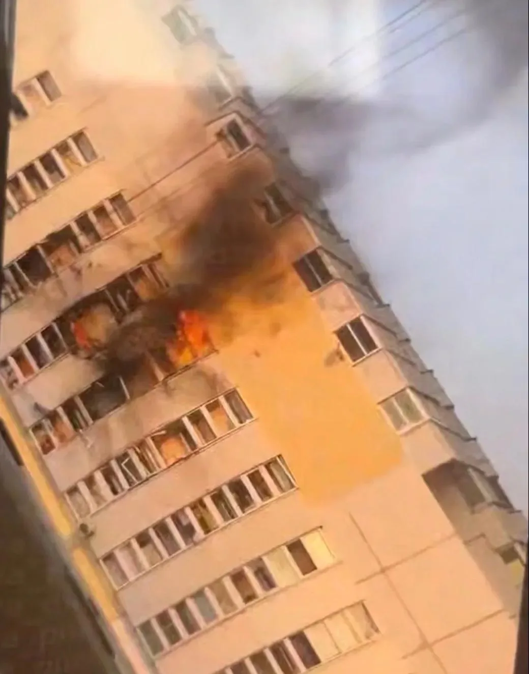 Ранним утром украинские БПЛА повредили многоэтажку в Чехове — десятки дронов также сбили над Домодед