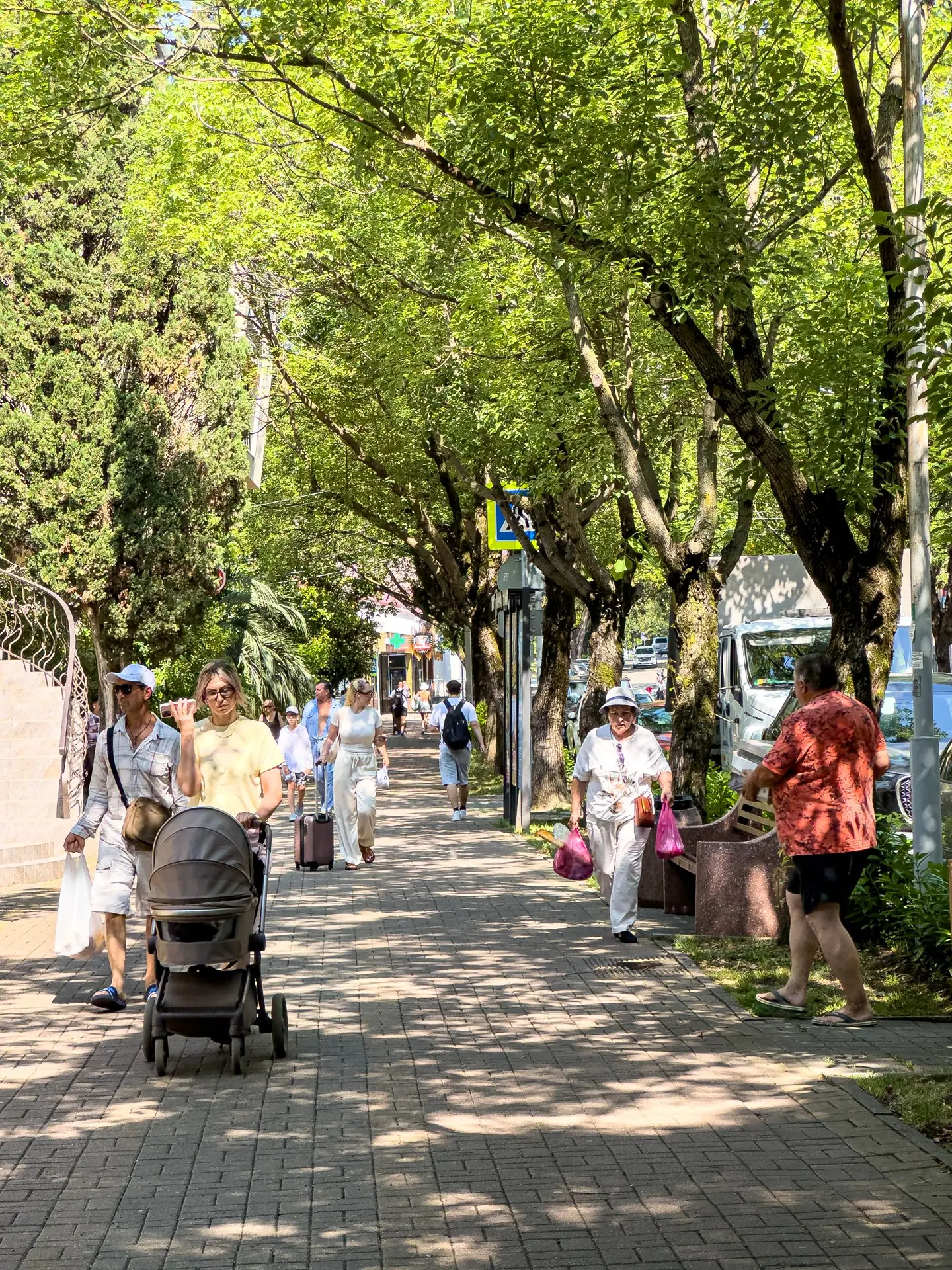 Улица Победы в самом центре поселка - Лазаревское, август 2026