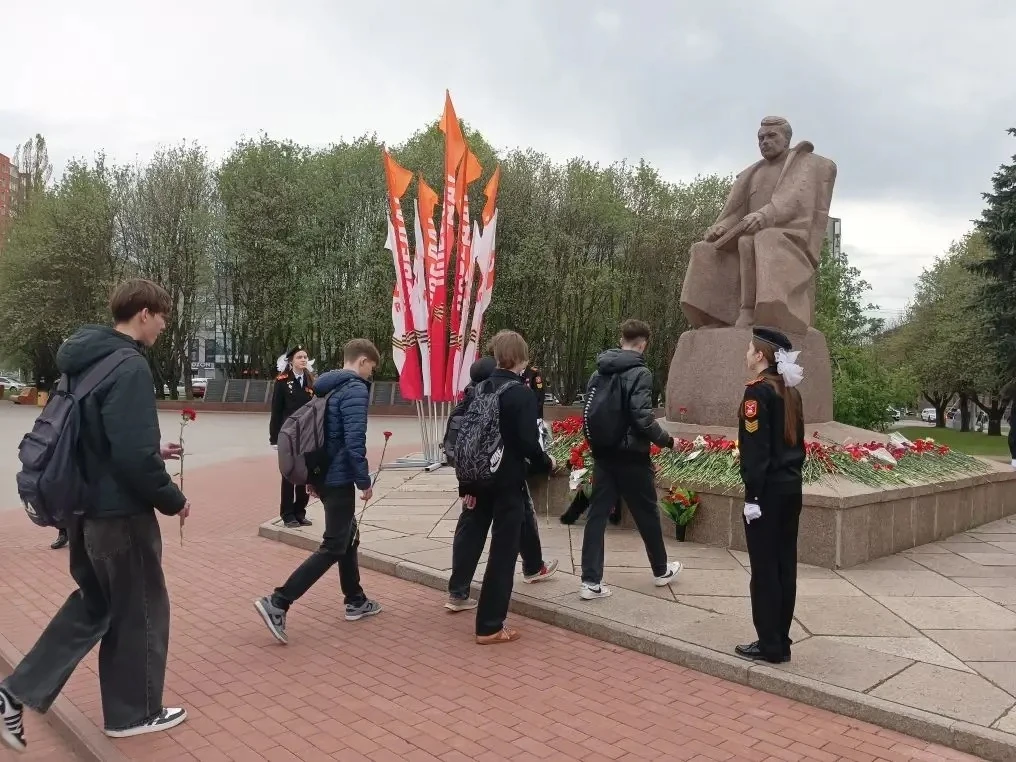 В память о маршале Победы: возложение цветов к памятнику А.М. Василевского  В преддверии 9 Мая учащи