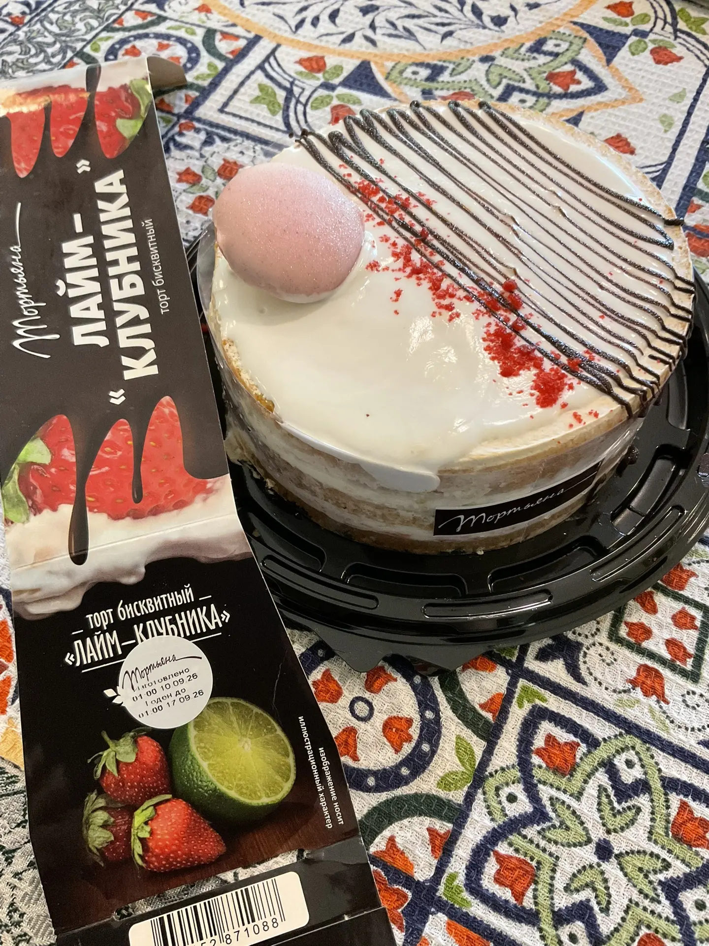 Сразу шесть новых мини-тортиков появилось в пекарне Родные просторы🍰 Мы попробовали дв...