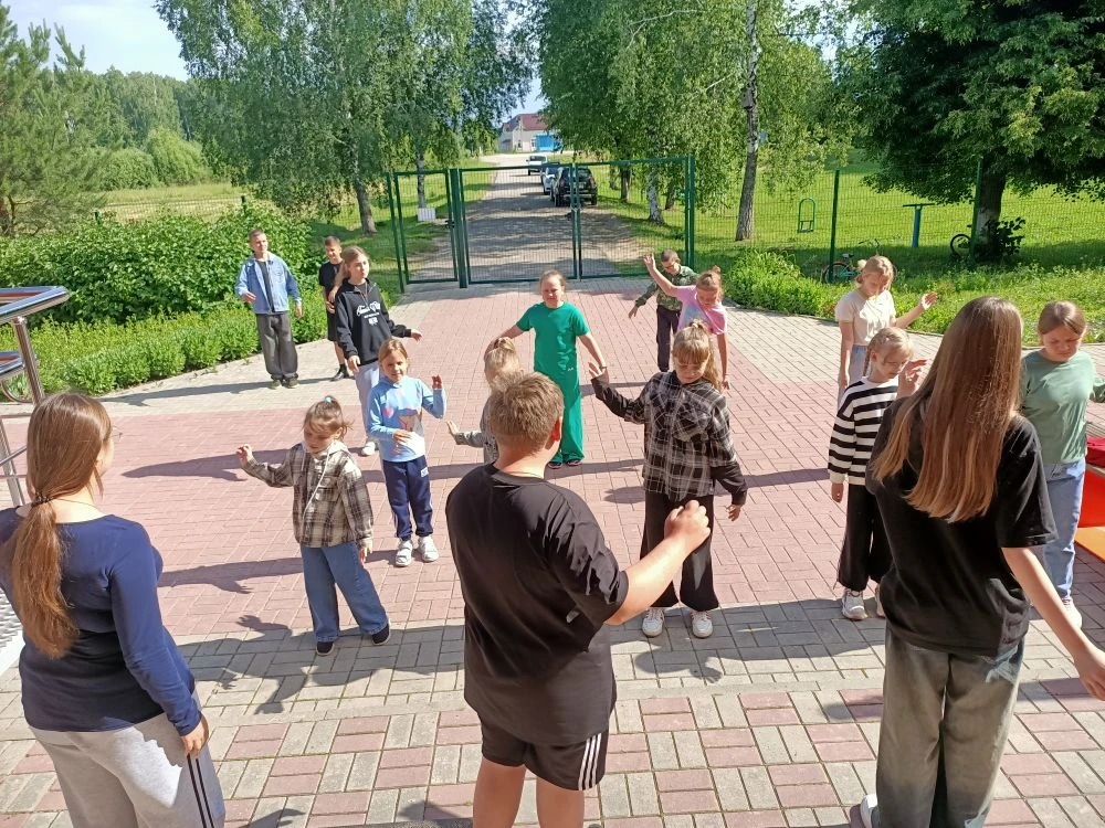 🇷🇺 День патриотизма в нашем летнем лагере: традиции, здоровье и единство! 🇷🇺

Сегодня в нашем ла