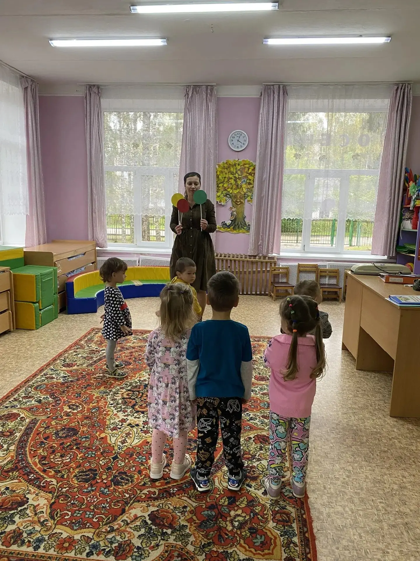 По плану по профилактике и предупреждение детского травматизма, с детьми с младшей груп...
