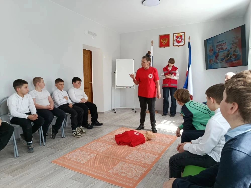 🧑‍⚕️ Юные спасатели в действии!

В нашей школе прошёл увлекательный и очень важный мастер-класс для