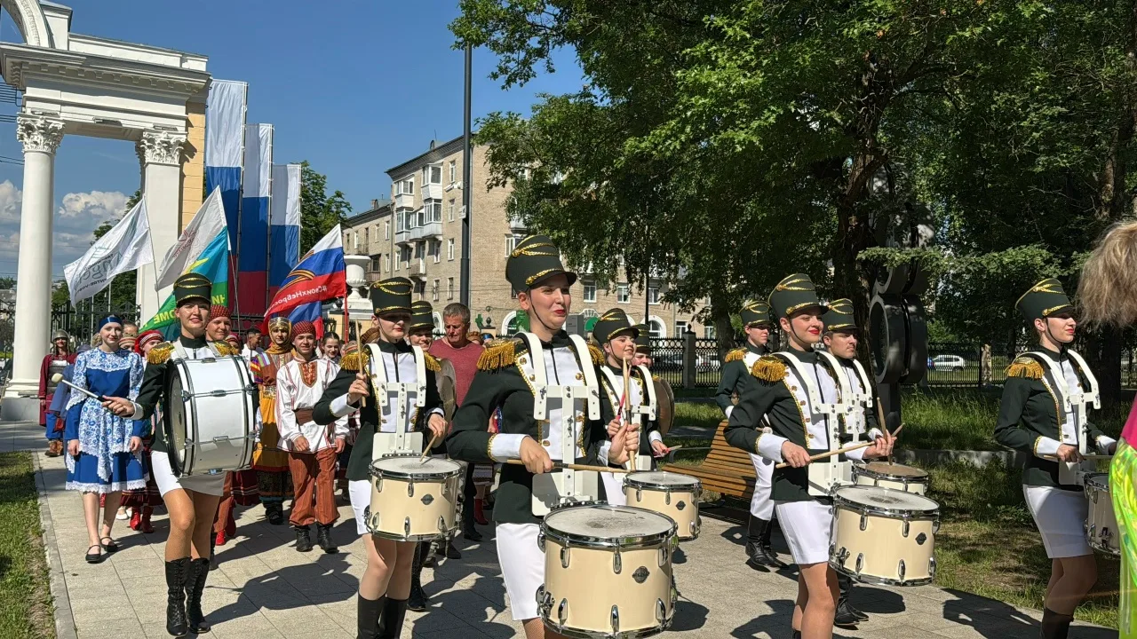 🇷🇺Праздничные концерты, шествия и добрые дела – так в Коломне отметили День России. В этот день па