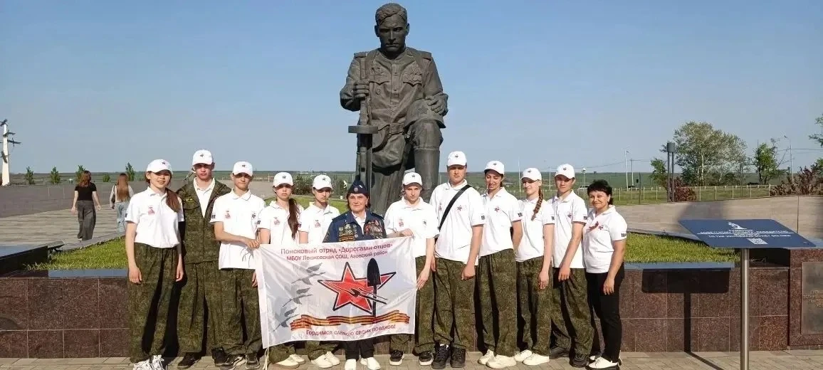 Поисковики из Азовского района развернули свою уникальную выставку «Железо войны — во славу Мира» на